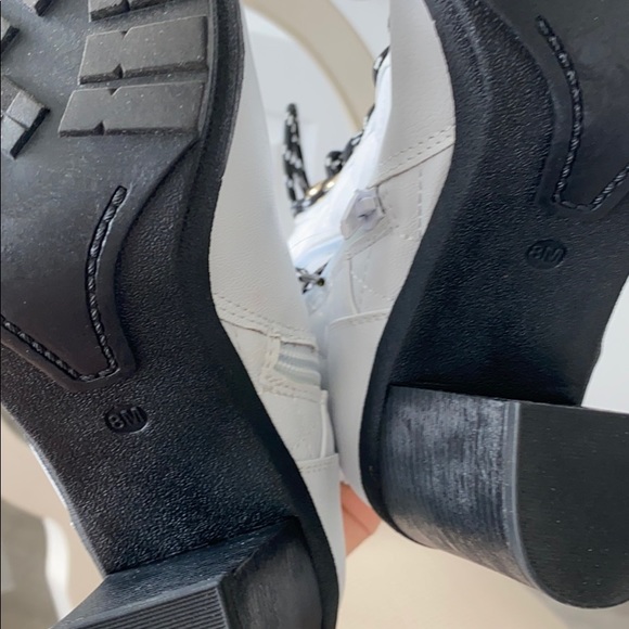 HOST PICK Guess boots - Picture 4 of 4